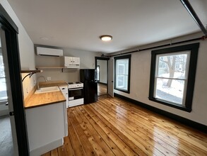 145 South St, Unit 202 in Biddeford, ME - Building Photo - Building Photo