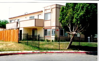 1094 N Vista Ave Apartments