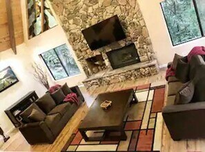 27957 Lakes Edge Rd in Lake Arrowhead, CA - Building Photo - Building Photo