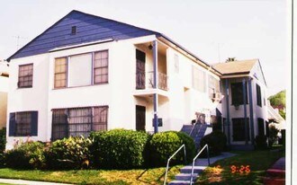 5719-5723 San Vicente Blvd Apartamentos