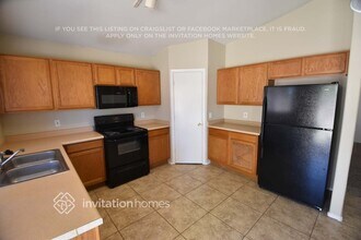 12018 W Aster Dr in El Mirage, AZ - Foto de edificio - Building Photo