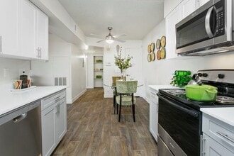 Palm Crest at Station 40 in Phoenix, AZ - Foto de edificio - Building Photo