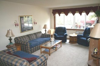 Lyn Villa Apartments in Bloomington, MN - Building Photo - Interior Photo