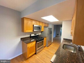 9244 Sprucewood Rd in Burke, VA - Building Photo - Building Photo