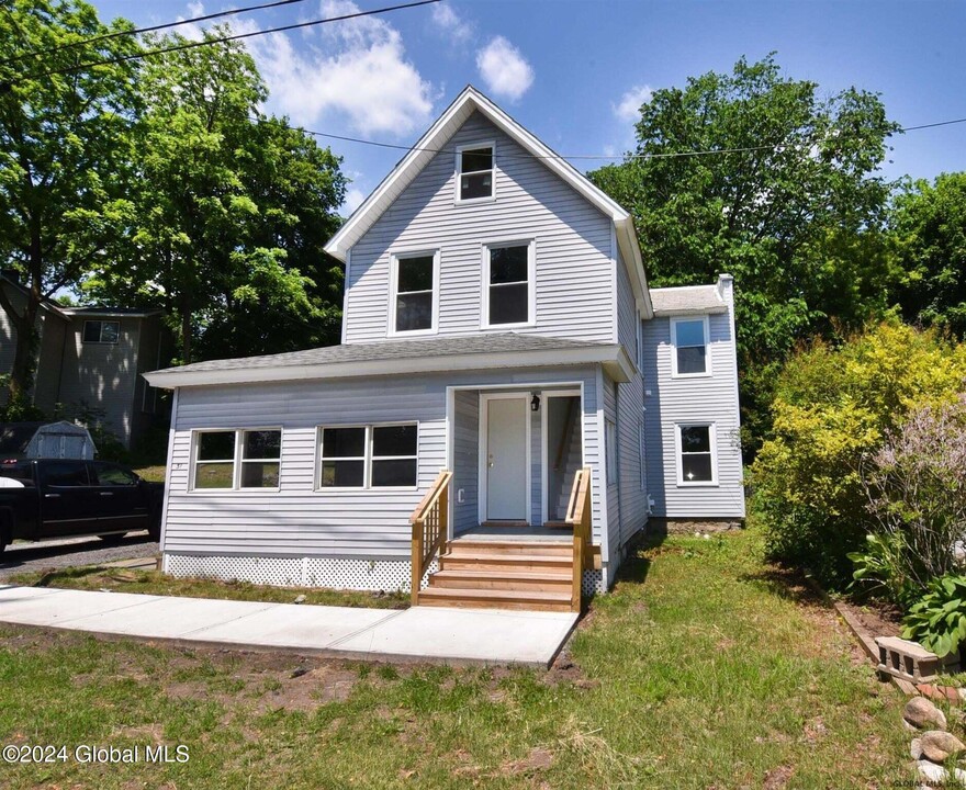 31 Covell Ave in Saratoga Springs, NY - Building Photo