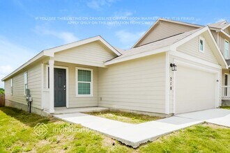 218 Hollywood Dr in New Braunfels, TX - Foto de edificio - Building Photo