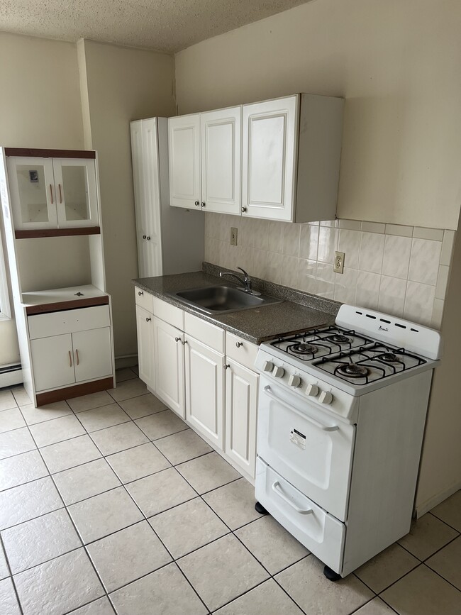 72 Parkhurst St, Unit 3