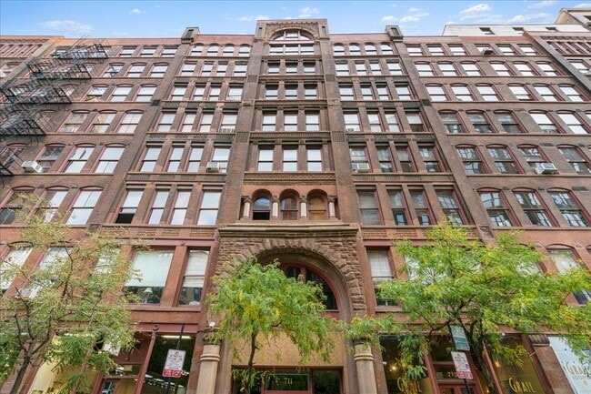 property at 711 S Dearborn St