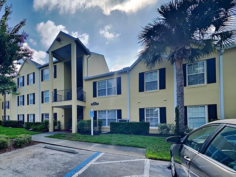 2059 Dixie Belle Dr in Orlando, FL - Foto de edificio