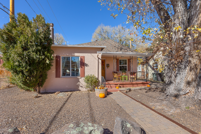property at 215 N Sitgreaves St