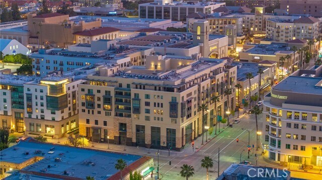 39 S Los Robles Ave in Pasadena, CA - Building Photo