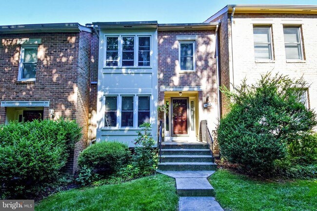 property at 4846 Cloister Dr