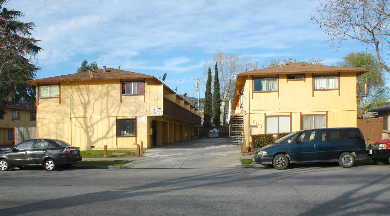 7151 Church St in Gilroy, CA - Foto de edificio