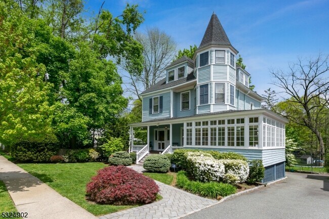 305 N Mountain Ave in Montclair, NJ - Building Photo - Building Photo