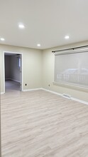 1060 Glaser Dr in Troy, MI - Building Photo - Building Photo