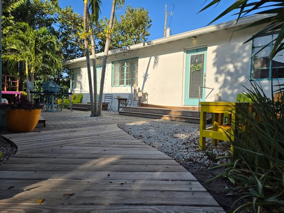 410 N Federal Hwy, Unit 2 in Lake Worth, FL - Building Photo