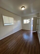 1349 94th Ave in Oakland, CA - Foto de edificio - Building Photo