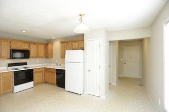 Moonlight Ridge in Gardner, KS - Building Photo - Interior Photo