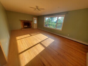 36 N Maple St in Hadley, MA - Building Photo - Building Photo