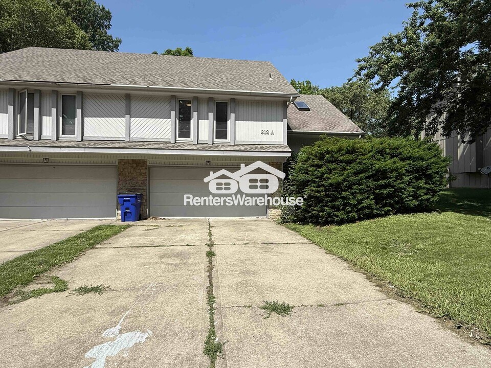 612 SE Kristi Ln in Lee's Summit, MO - Building Photo