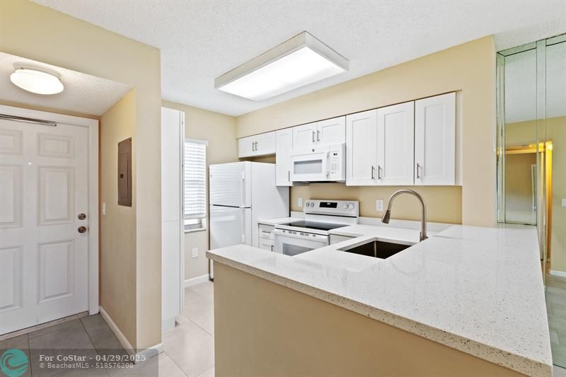 2236 N Cypress Bend Dr in Pompano Beach, FL - Building Photo