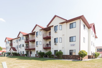 4902 Apartments in Fargo, ND - Building Photo - Building Photo