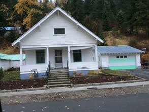 419 Hunter St in Mullan, ID - Building Photo - Building Photo