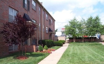 Jefferson Court in Warrensburg, MO - Foto de edificio - Building Photo