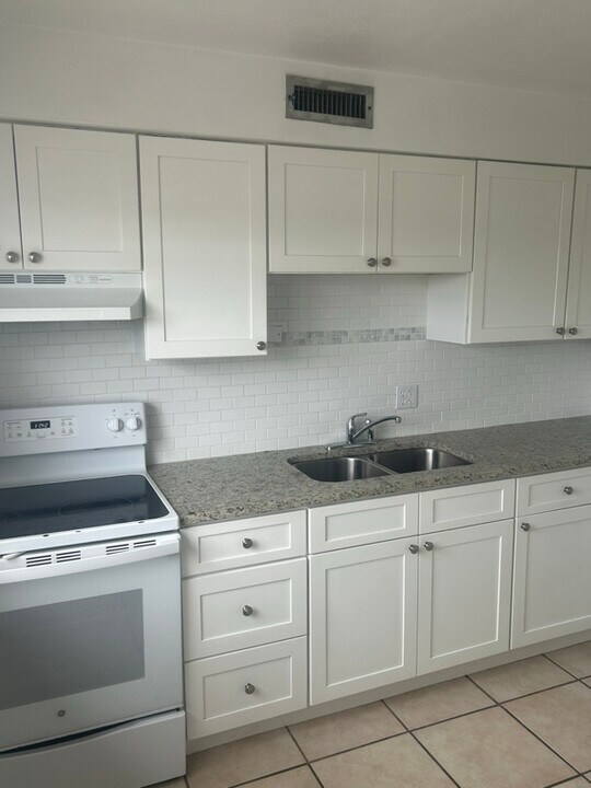 125 Cleveland Ave in Cocoa Beach, FL - Building Photo