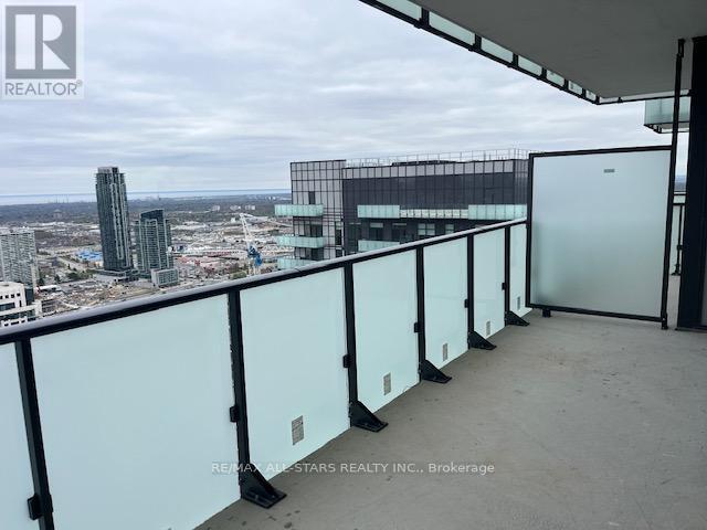 430 Square One Dr in Mississauga, ON - Building Photo - Building Photo