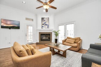 5625 Dolores St in Houston, TX - Building Photo - Building Photo