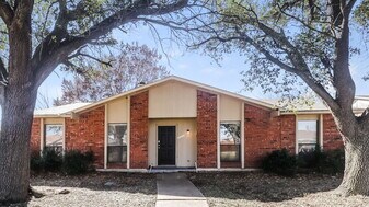 7522 Christie Ln in Dallas, TX - Building Photo