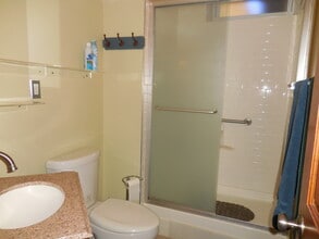 736 Washington St in Brookline, MA - Building Photo - Building Photo