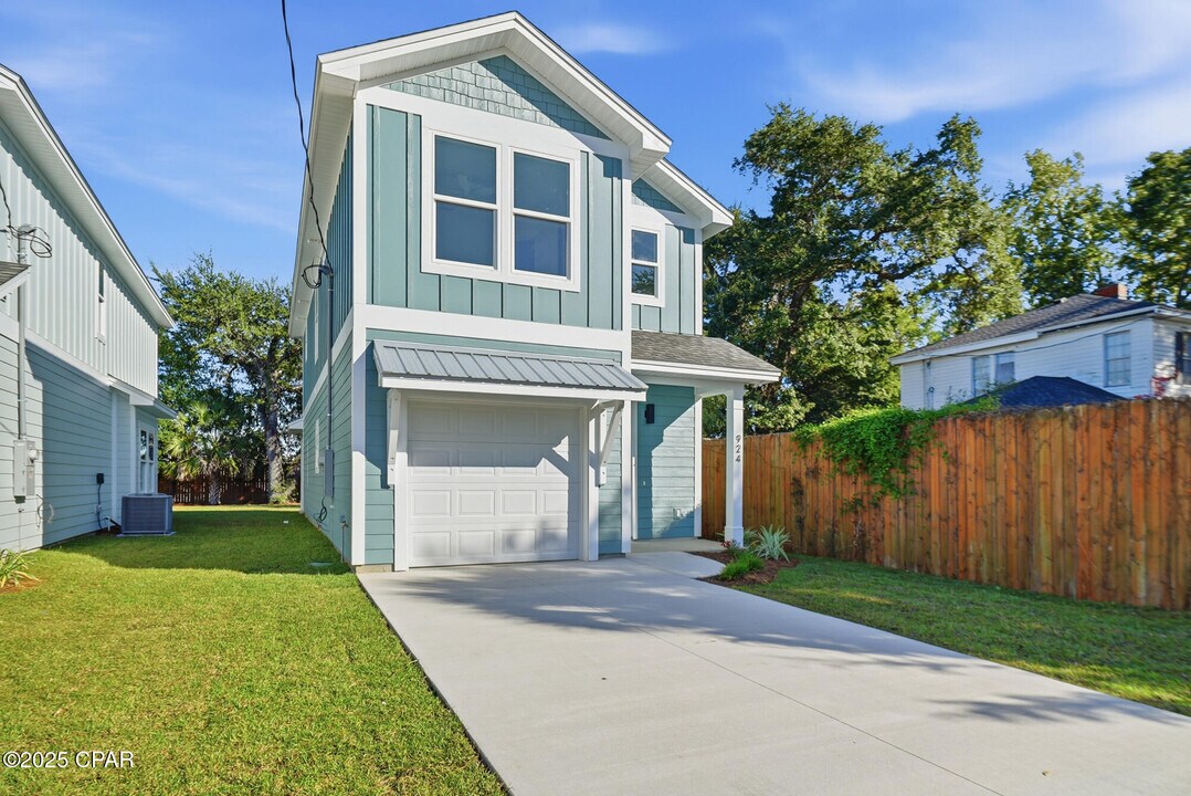 924 Grace Ave in Panama City, FL - Building Photo