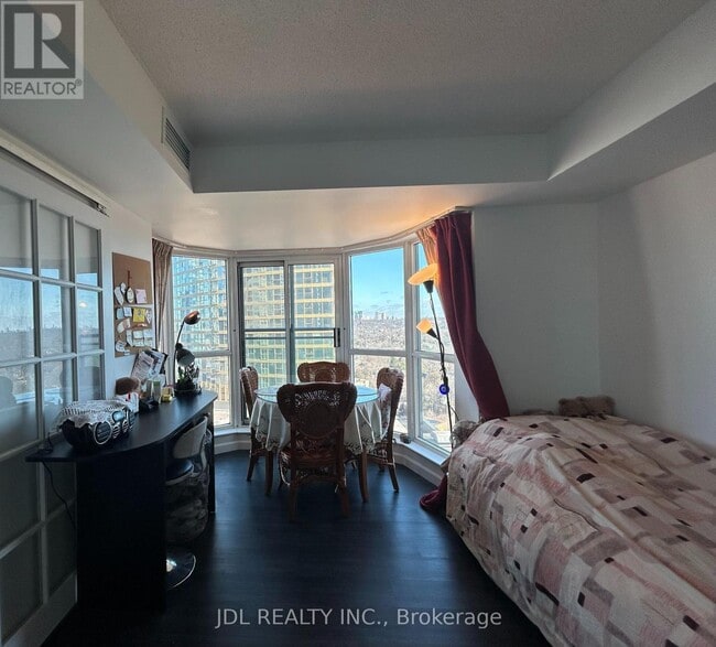 8 Park Rd in Toronto, ON - Building Photo - Building Photo