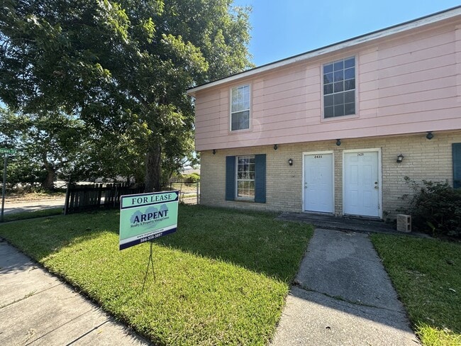 2431 Octavia Dr in Chalmette, LA - Building Photo - Building Photo