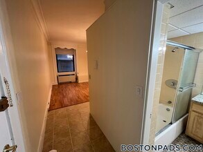 62 Boylston St, Unit 109 in Boston, MA - Building Photo - Building Photo