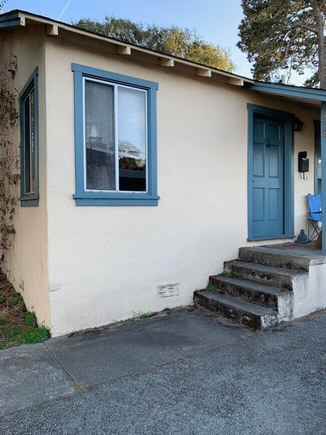 823-825 Spencer St in Monterey, CA - Building Photo - Building Photo