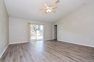 306 Carriage Crossing Cir in Brandon, FL - Foto de edificio - Building Photo