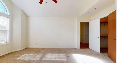 978 Stewarts Creek Dr, Unit 9 in Fayetteville, NC - Foto de edificio - Building Photo