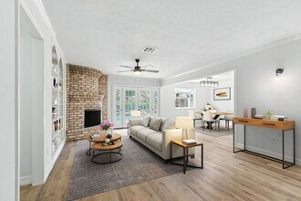 606 Orangewood Dr in Conroe, TX - Building Photo - Building Photo