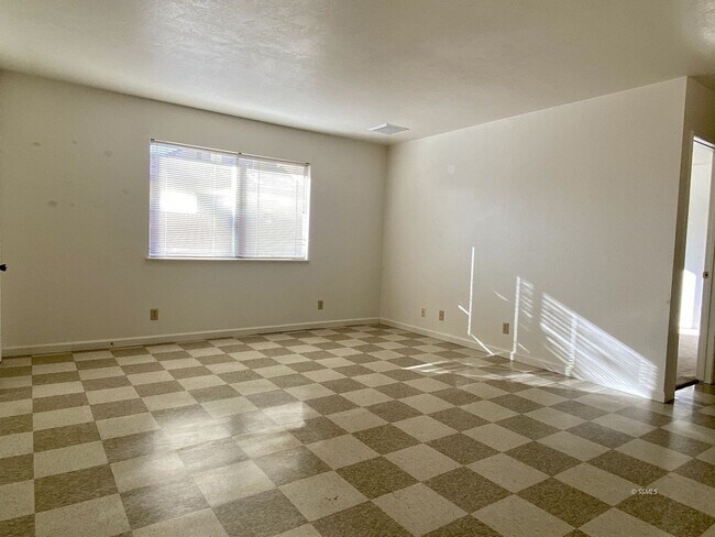 1016 W Atkins Ave in Ridgecrest, CA - Building Photo - Building Photo