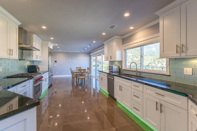 481 Starlight Crest Dr in La Cañada Flintridge, CA - Foto de edificio - Building Photo