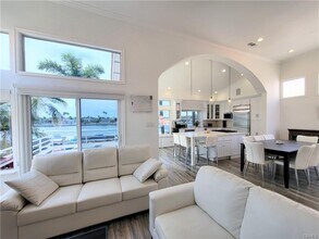 5532 Spinnaker Bay Dr in Long Beach, CA - Building Photo - Building Photo