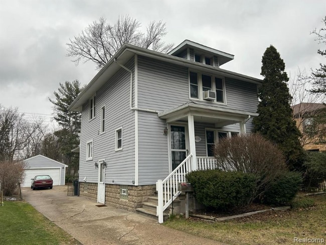 property at 613 E Lincoln Ave