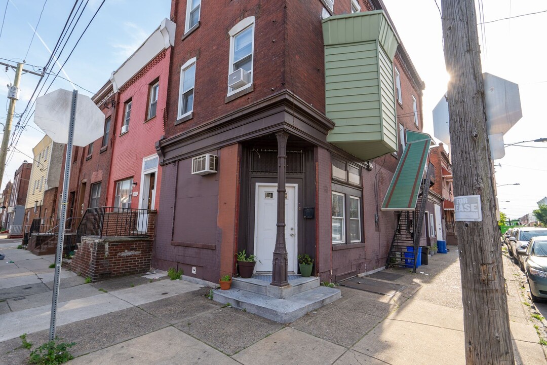 1900 S 18th St in Philadelphia, PA - Building Photo