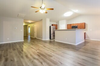 2020 Red Leaf Ct in Dallas, NC - Building Photo - Building Photo