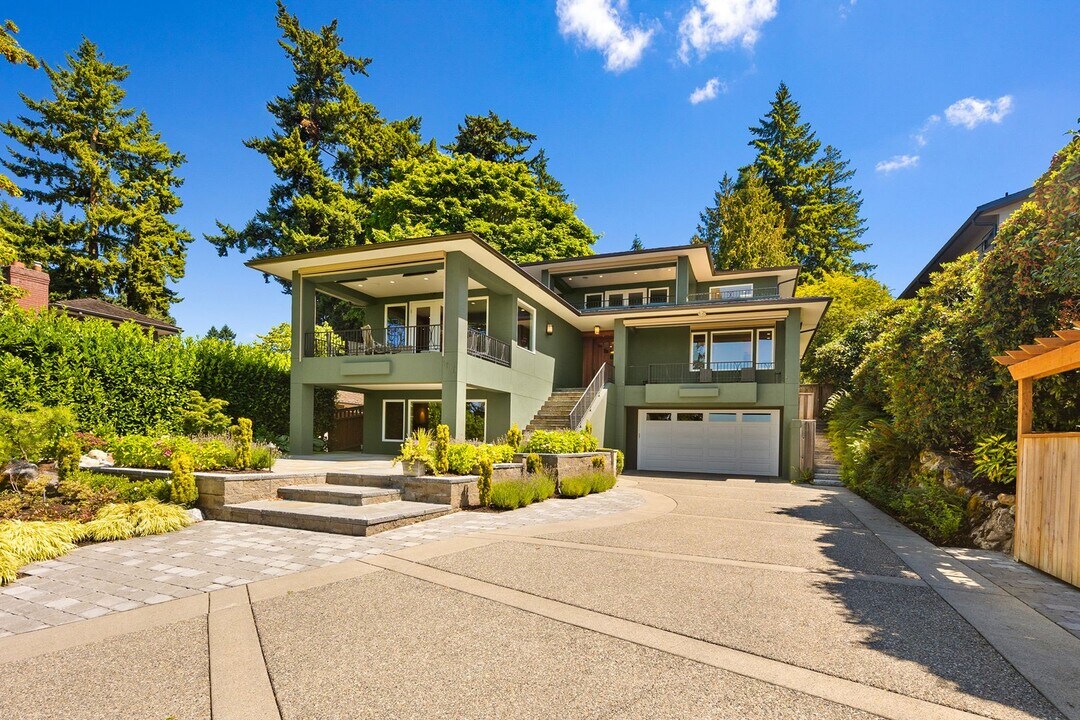 1610 10th St W in Kirkland, WA - Foto de edificio