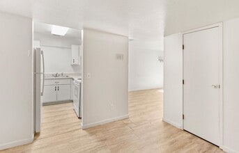 2555 Clear Acre Ln in Reno, NV - Building Photo - Building Photo
