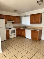 702-704 Wilson Ln in Boardman, OR - Building Photo